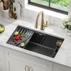 Lavabo de cocina tipo estación de trabajo con un receptáculo de compuesto de granito de 32" de montaje bajo encimera, con reborde WorkFlow™ y accesorios